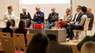 eilnehmende der Podiumsdiskussion