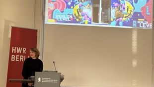 Referentin am Redepult